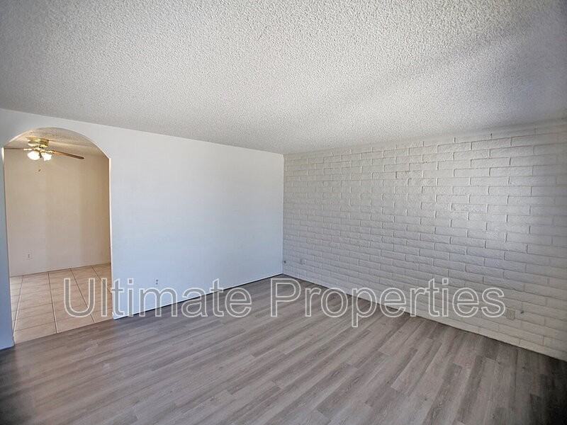 6043 N 71st Ln - Photo 3 of 25