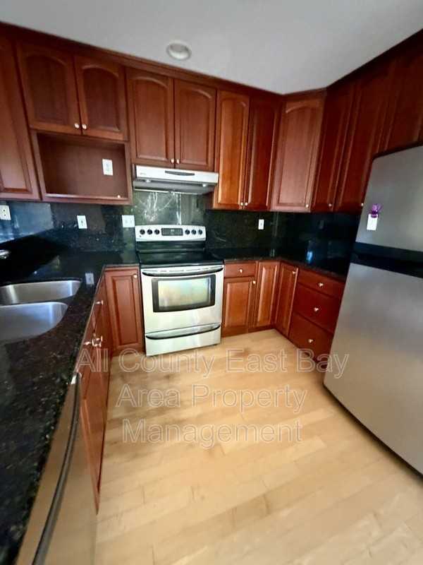 1071 Jost Ln - Photo 3 of 10