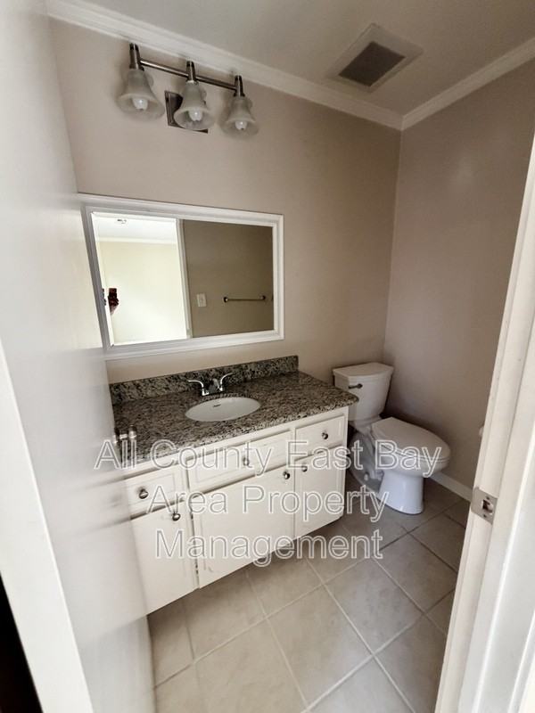 1071 Jost Ln - Photo 4 of 10