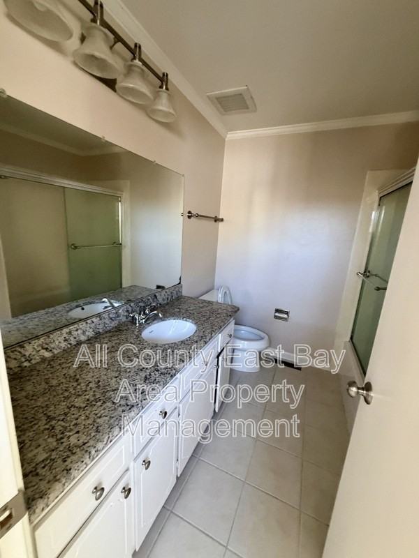1071 Jost Ln - Photo 6 of 10