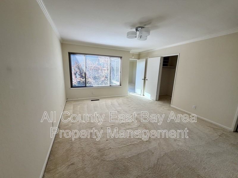 1071 Jost Ln - Photo 7 of 10