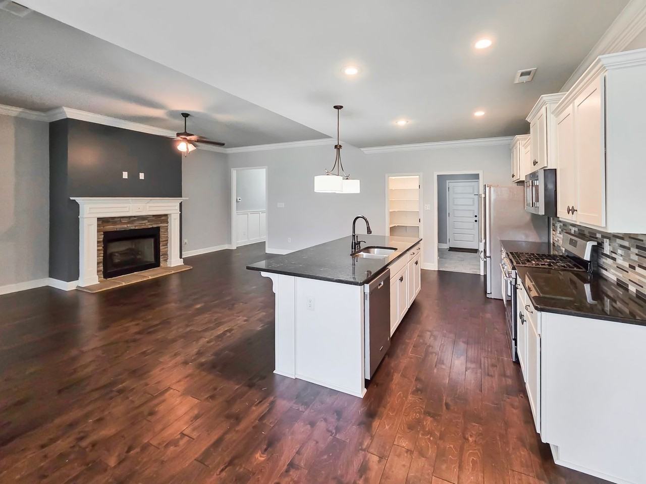 3023 Peevey Creek Ln - Photo 2 of 42