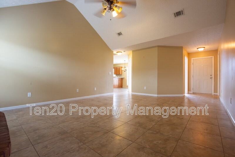 25 Kalin St - Photo 5 of 21