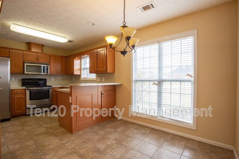 25 Kalin St - Photo 6 of 21