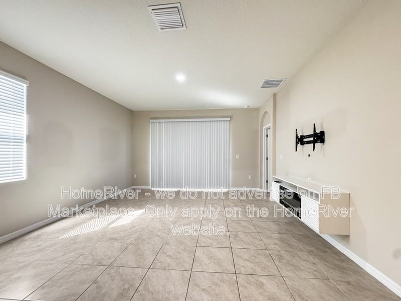 7899 Stonebrook Cir - Photo 3 of 18