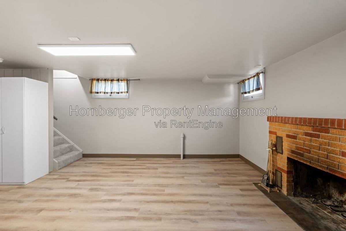 1619 N Oak St #B - Photo 4 of 10