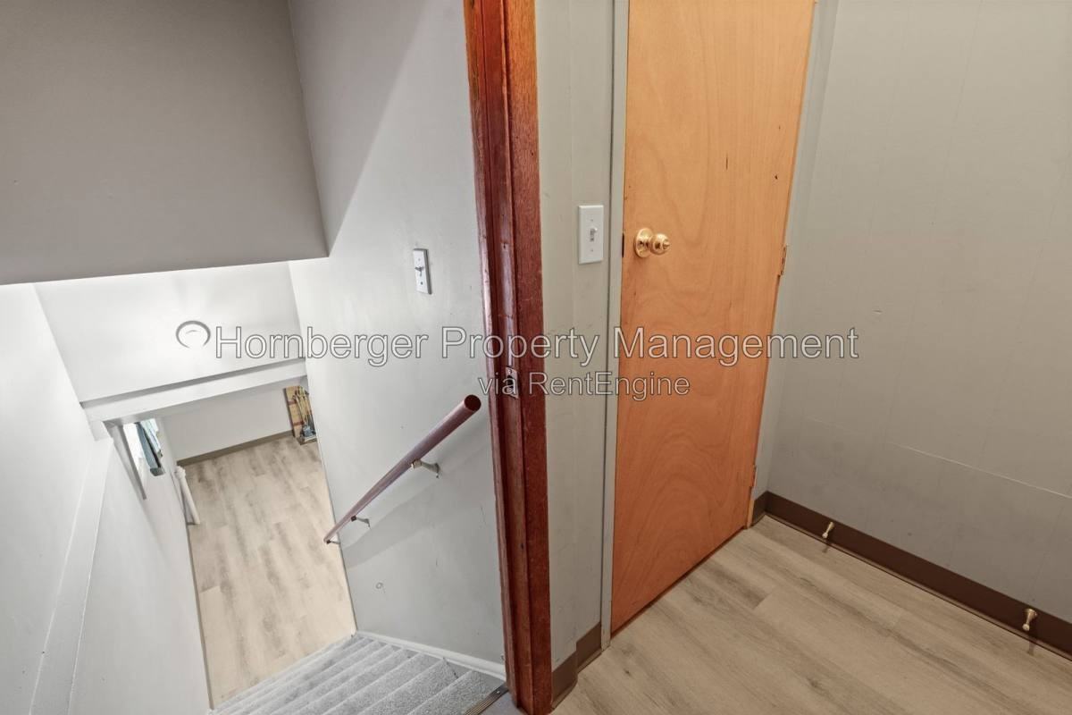 1619 N Oak St #B - Photo 7 of 10