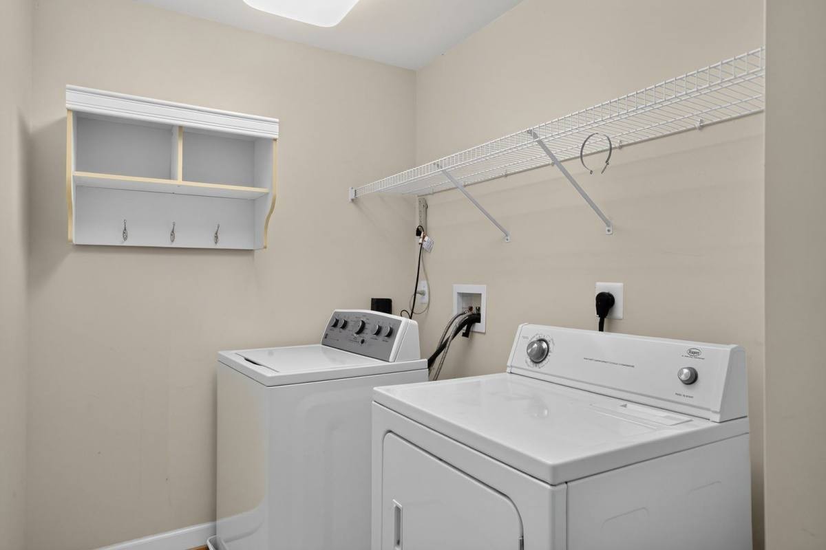48262 Easton Ct - Photo 3 of 10