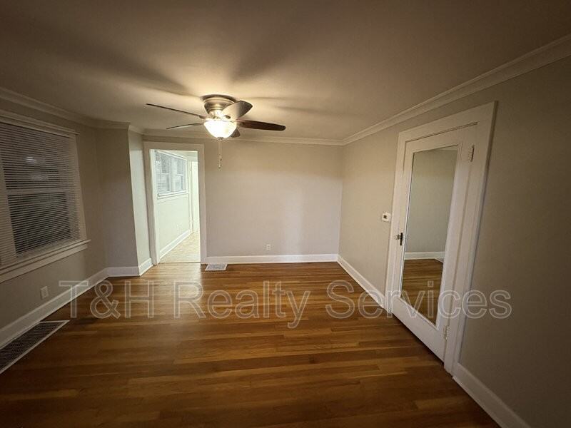 4814 E 10th St - Photo 7 of 17