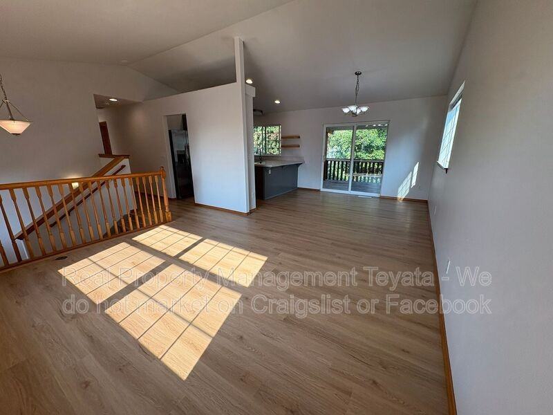 1605 31st St - Photo 2 of 23