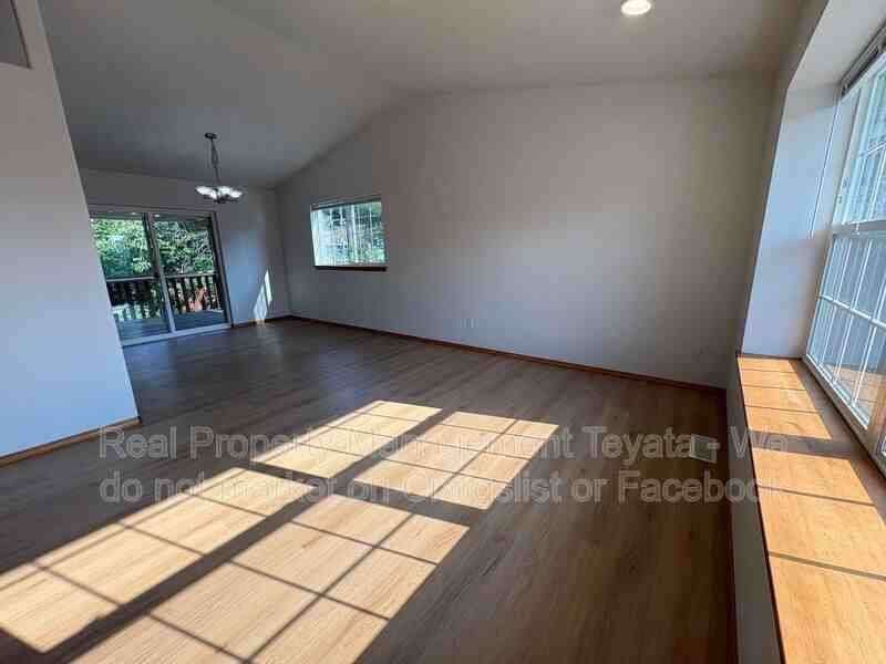 1605 31st St - Photo 3 of 23