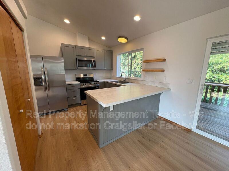1605 31st St - Photo 4 of 23