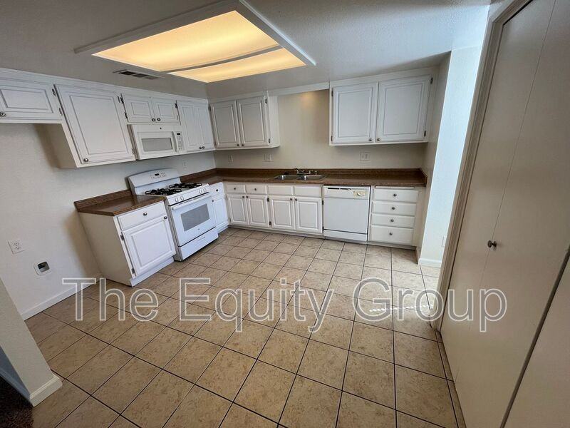 4018 W Meadow Ave - Photo 4 of 19