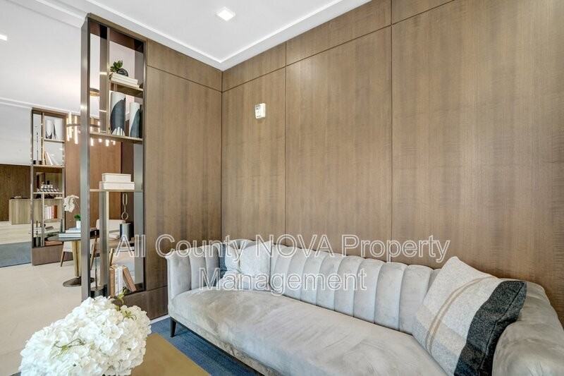 635 Slaters Ln #101 - Photo 7 of 40