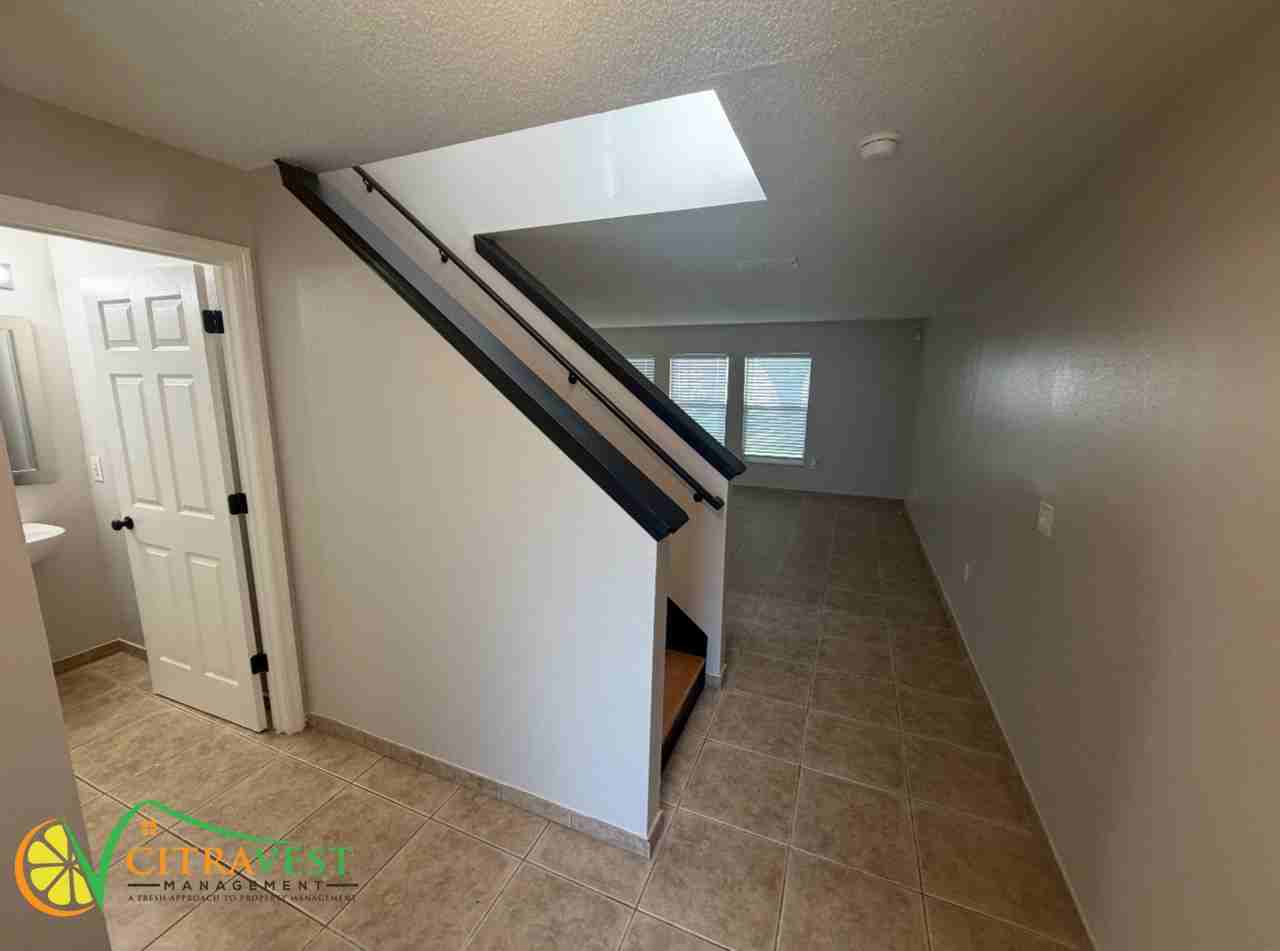 642 Rena Dr - Photo 2 of 10