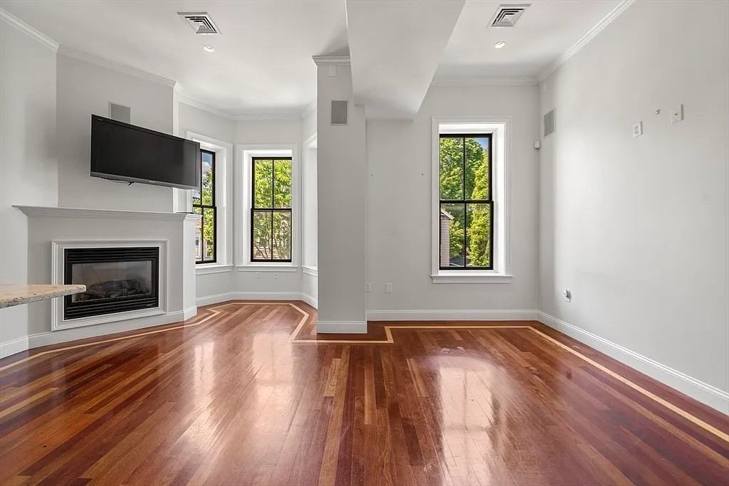 651 E 3rd St - Photo 6 of 7