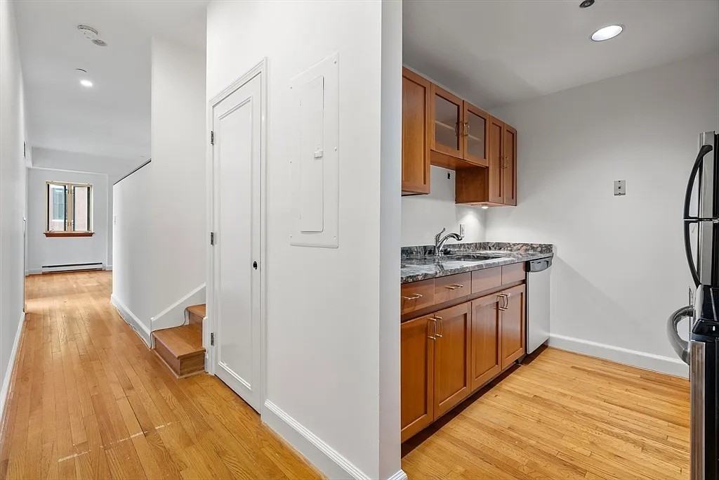 2 Clarendon St - Photo 3 of 7