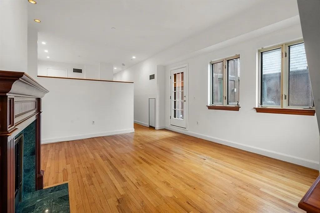 2 Clarendon St - Photo 4 of 7