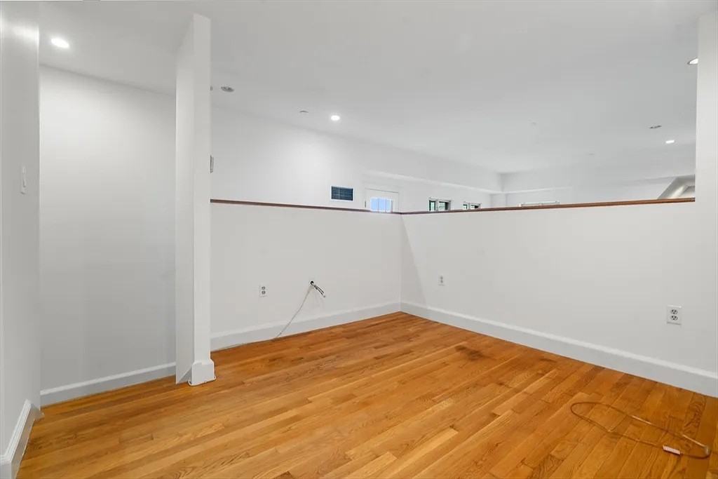 2 Clarendon St - Photo 5 of 7