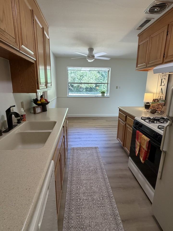 1620 Portsmouth Ave - Photo 3 of 16