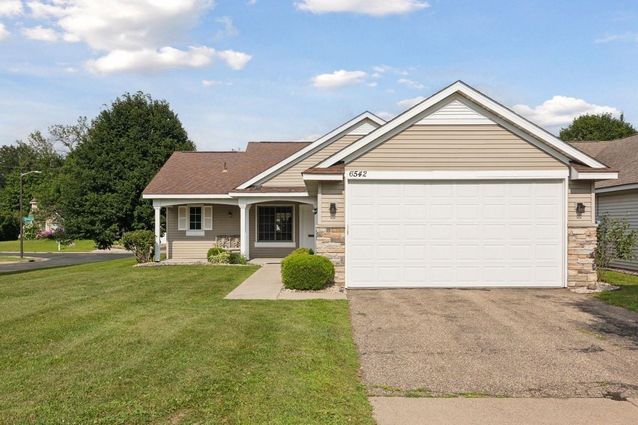 6542 Riverwood Ln - Photo 2 of 32