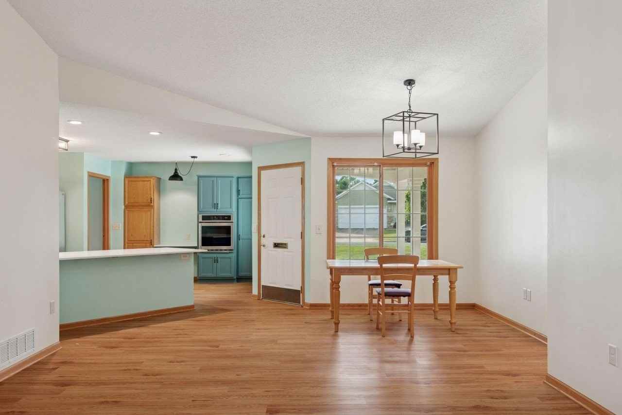 6542 Riverwood Ln - Photo 4 of 32
