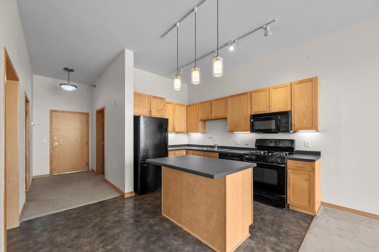 2650 University Ave W - Photo 4 of 11