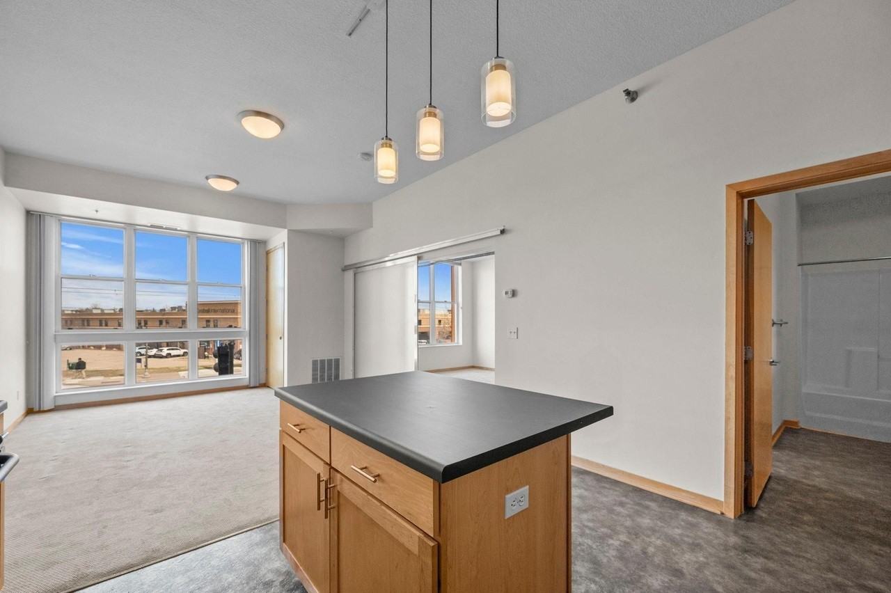 2650 University Ave W - Photo 5 of 11