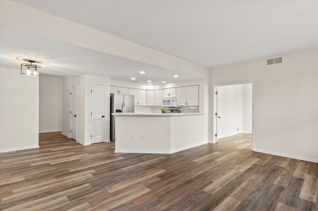 1491 Fox Pointe Cir - Photo 5 of 30