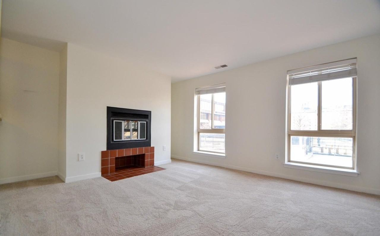 421 S Sharp St - Photo 4 of 24