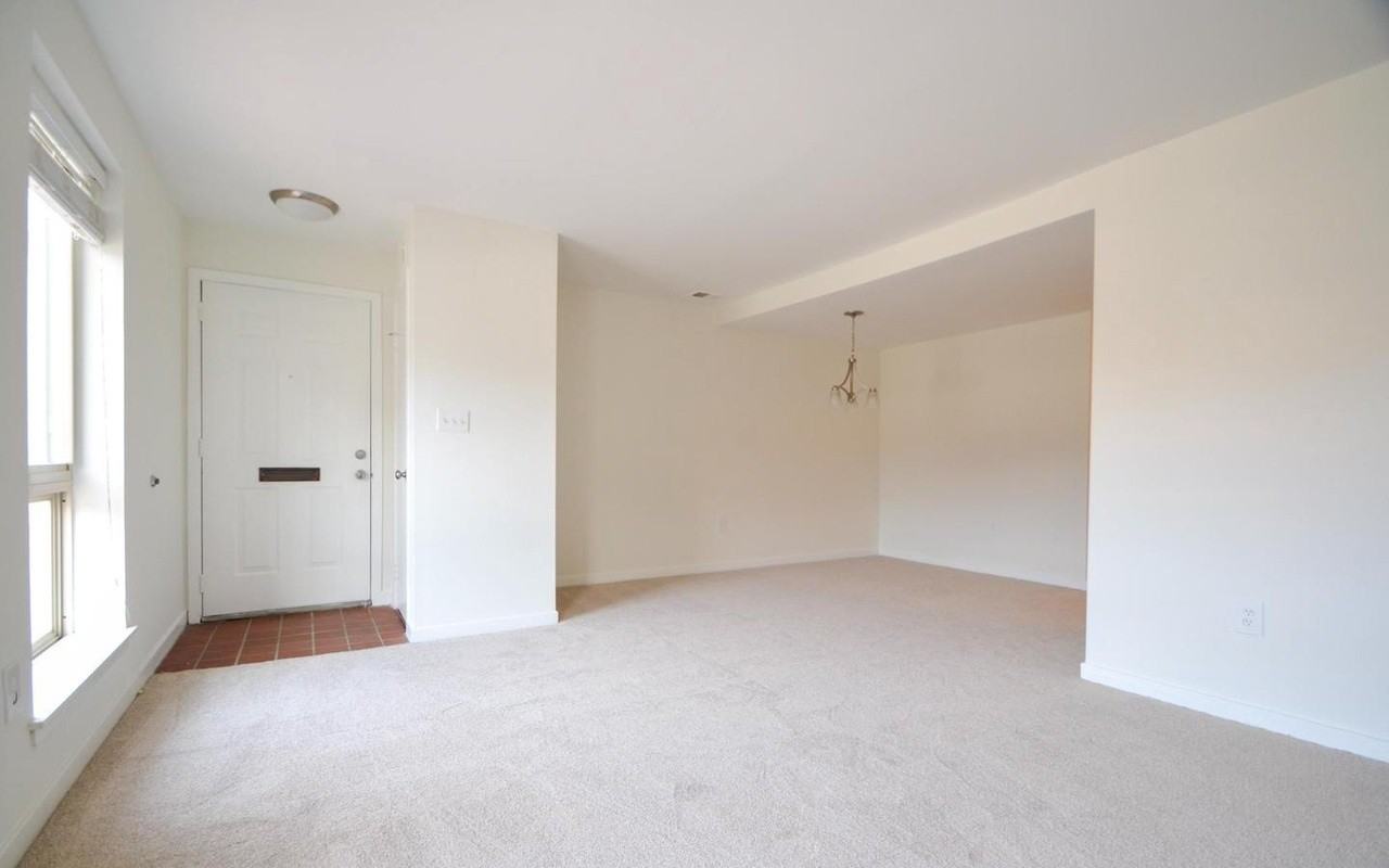 421 S Sharp St - Photo 7 of 24