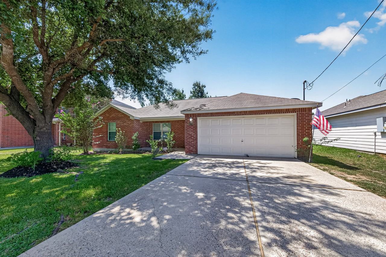 16200 Sun View Ln - Photo 3 of 43