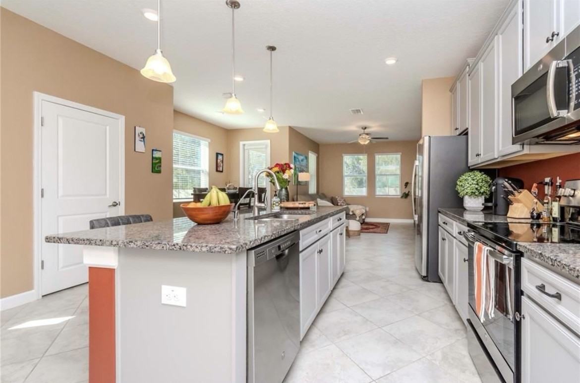 6827 Citrus Creek Ln - Photo 3 of 33