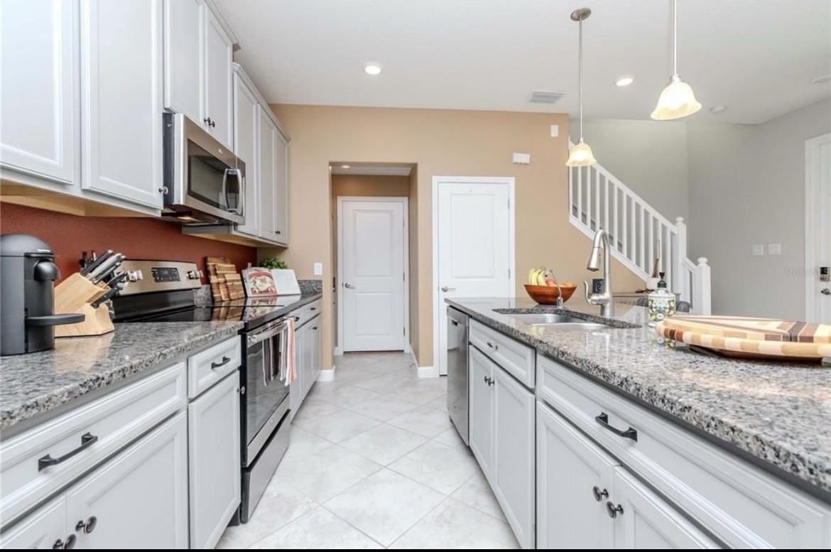 6827 Citrus Creek Ln - Photo 4 of 33