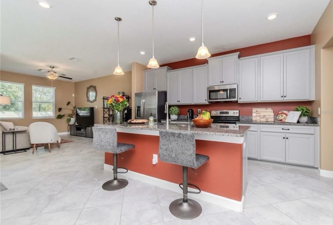 6827 Citrus Creek Ln - Photo 7 of 33