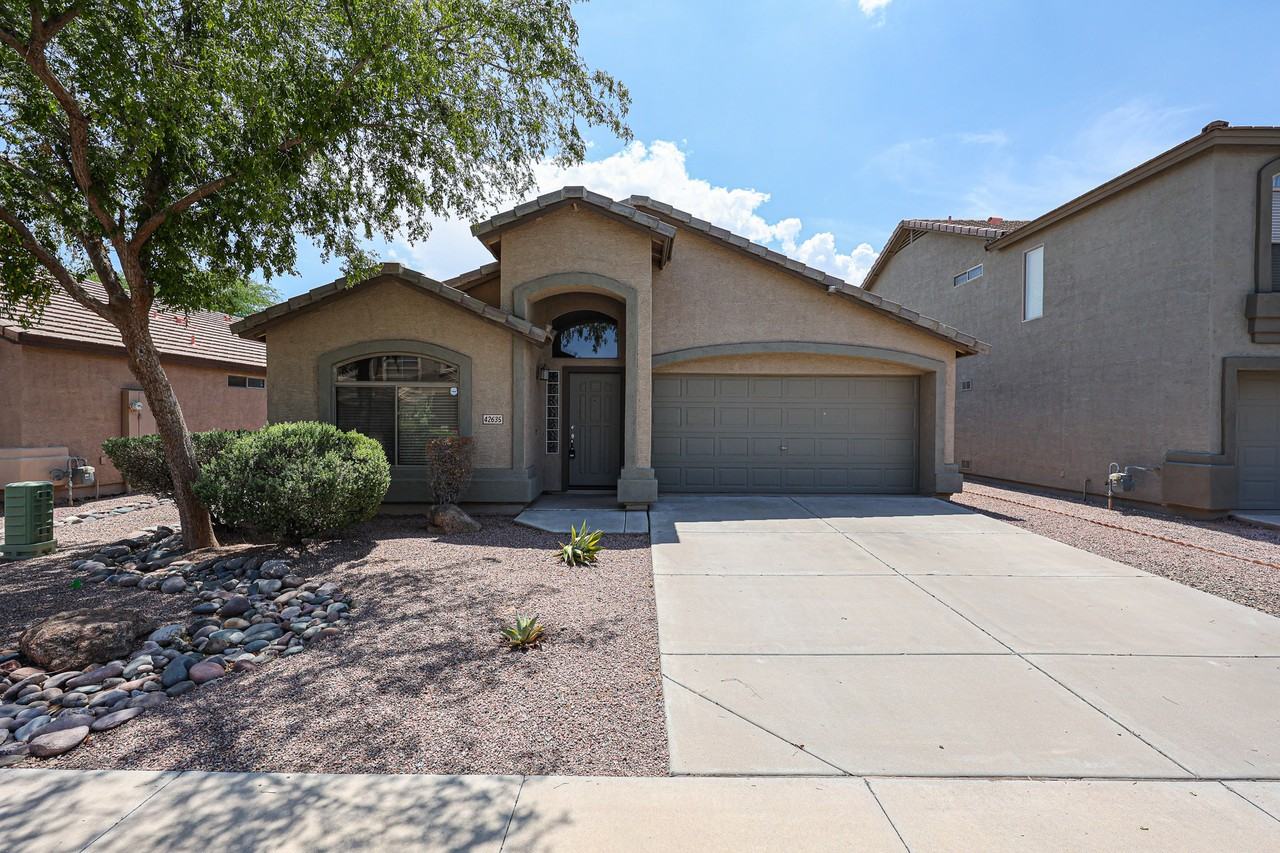 42635 W Colby Dr - Photo 4 of 38