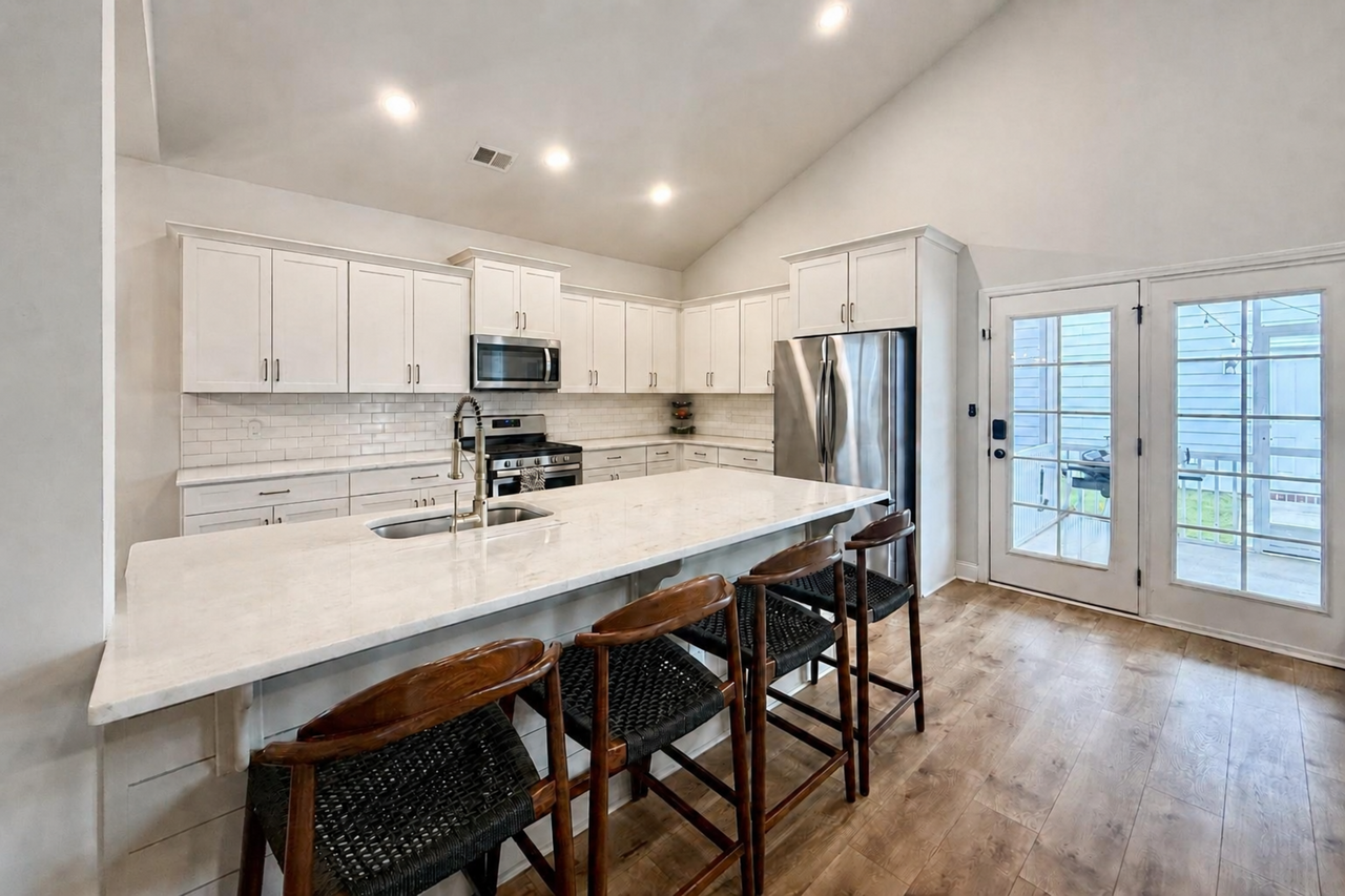 212 Angelica Ave - Photo 3 of 23