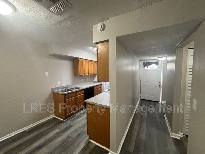 1605 Terrace Dr - Photo 2 of 24