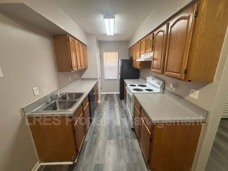 1605 Terrace Dr - Photo 4 of 24