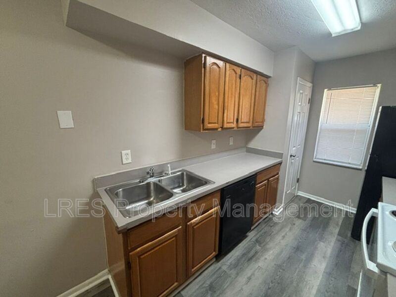 1605 Terrace Dr - Photo 5 of 24