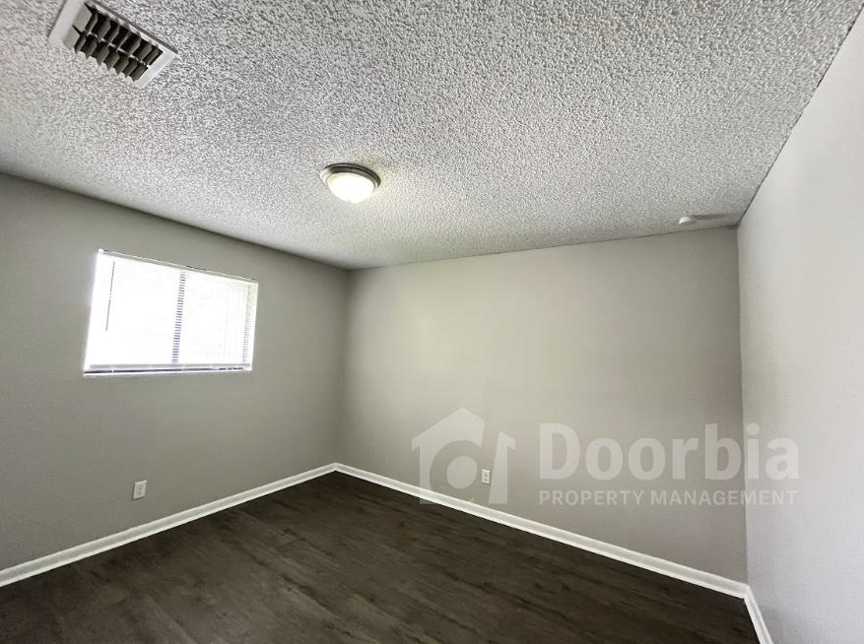 5026 Westchase Ct #4 - Photo 4 of 12