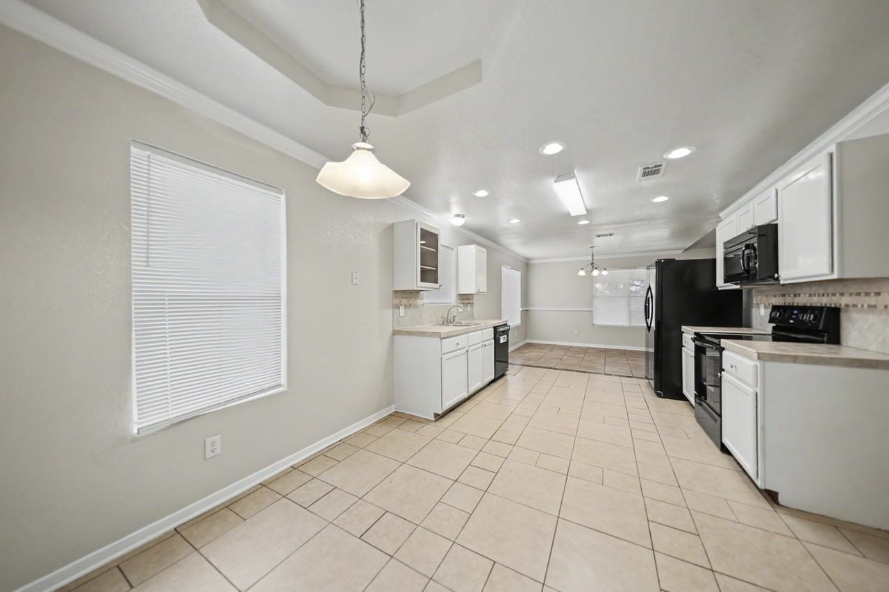 2107 Miller St - Photo 4 of 26