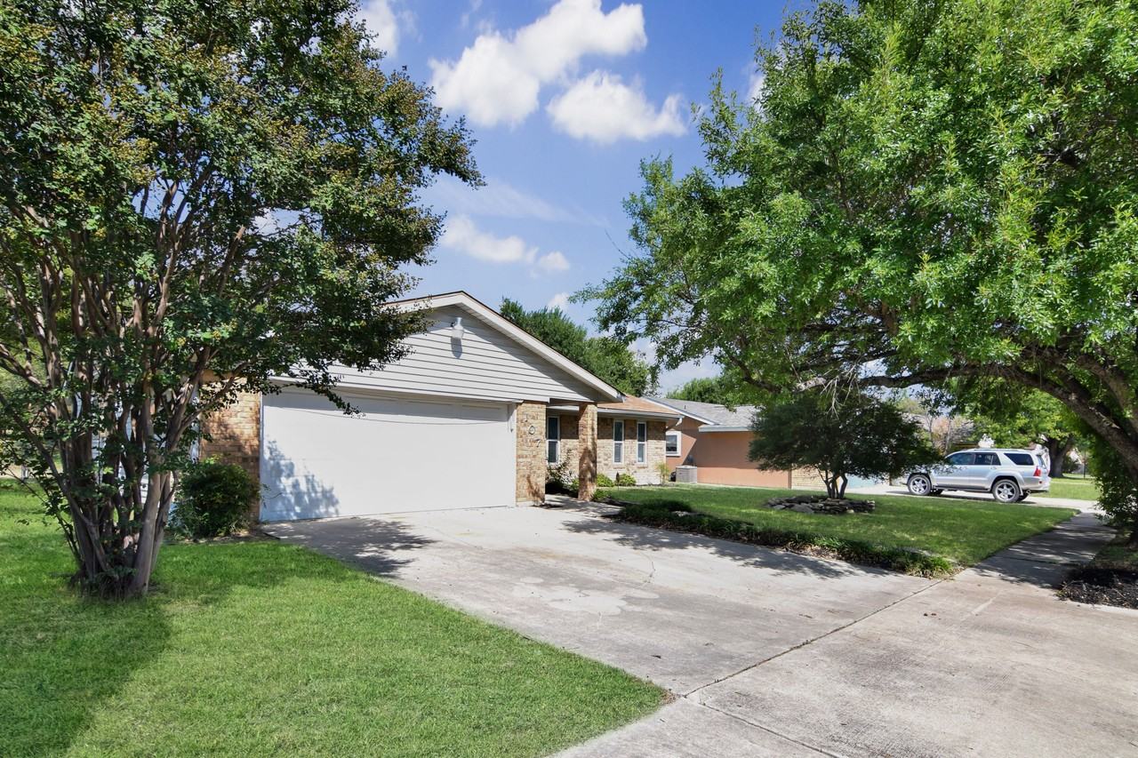 107 Margarita Dr - Photo 2 of 16