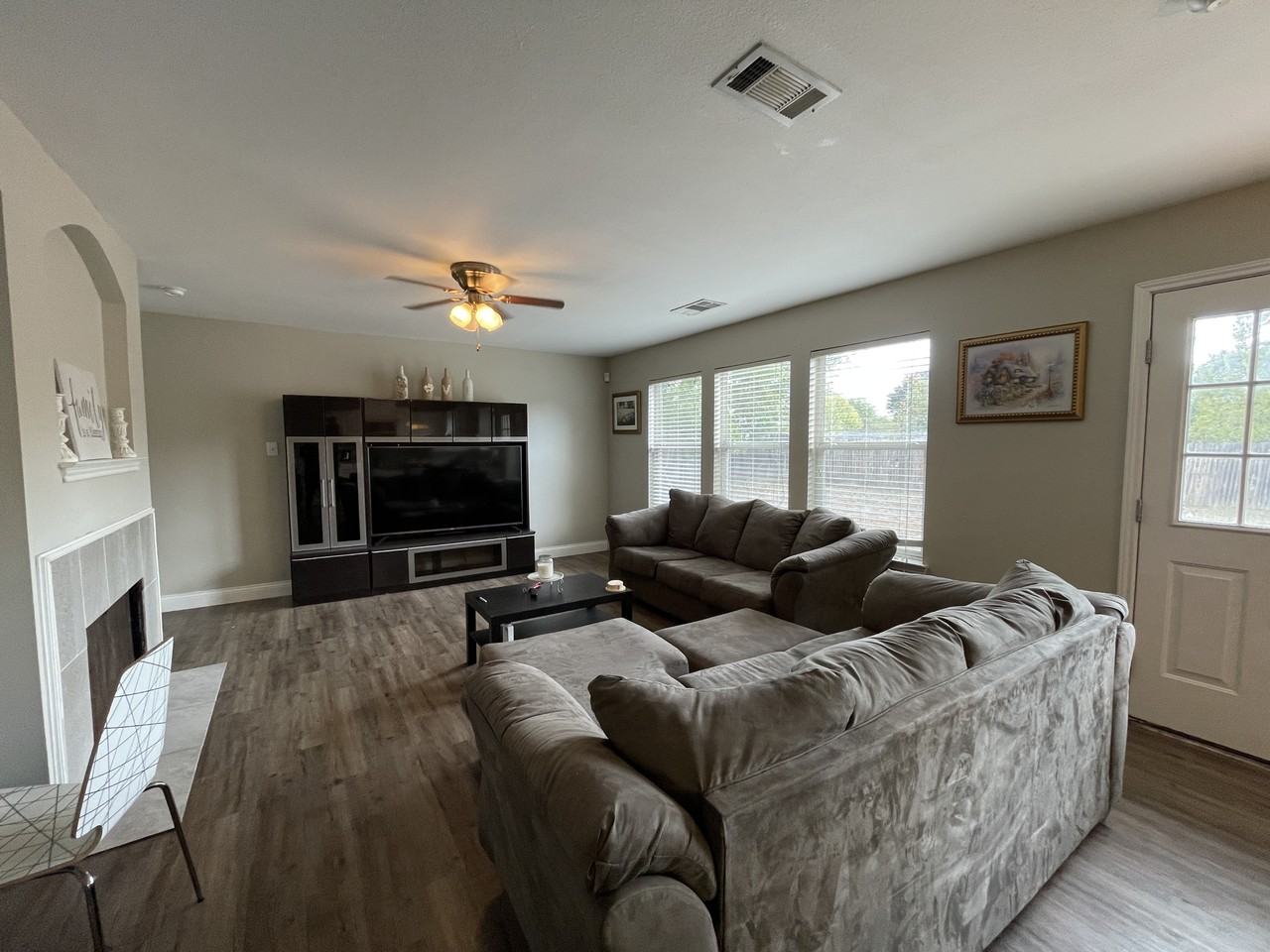 10506 Tiger Way #A - Photo 2 of 5