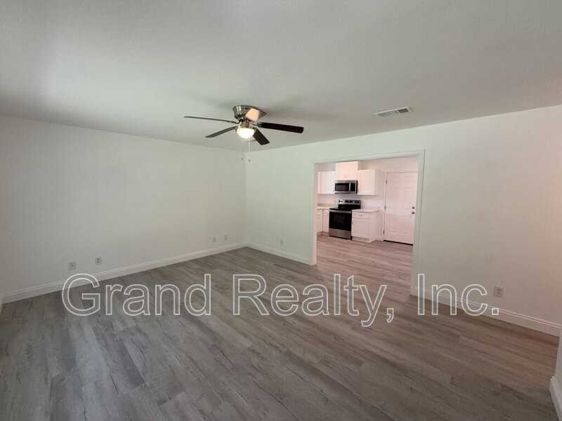 6733 Applegate St - Photo 4 of 25