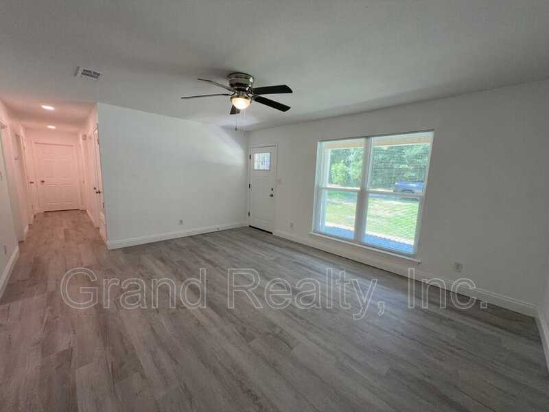 6733 Applegate St - Photo 5 of 25