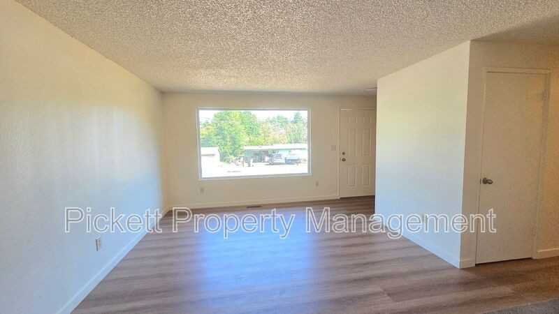 6237 Sunset Ave Ne - Photo 6 of 24