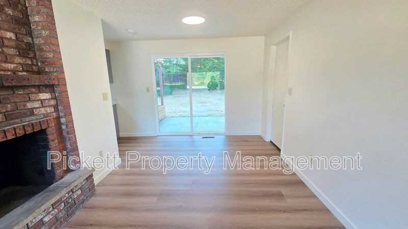 6237 Sunset Ave Ne - Photo 7 of 24