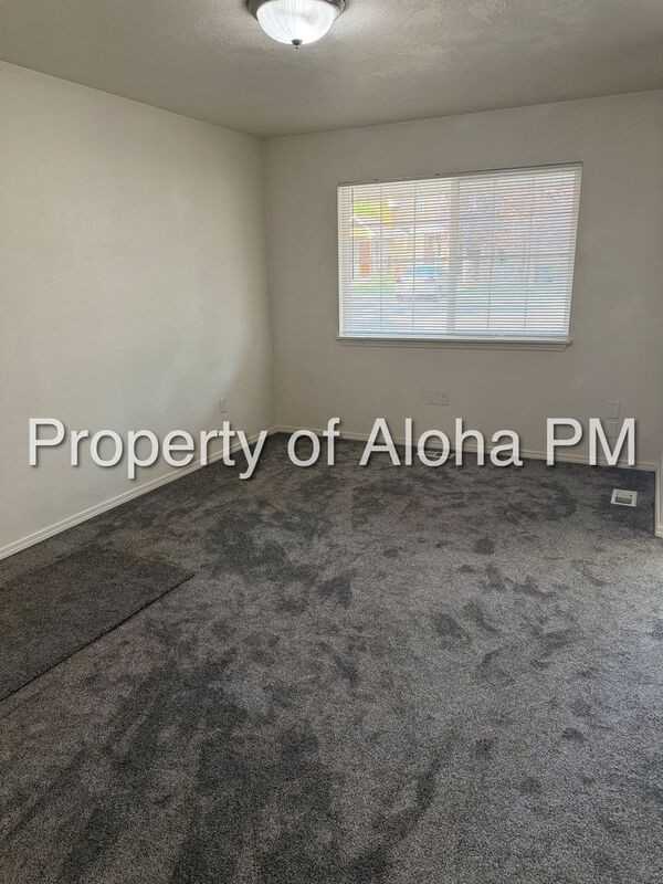 1802 S Broxon St - Photo 3 of 15