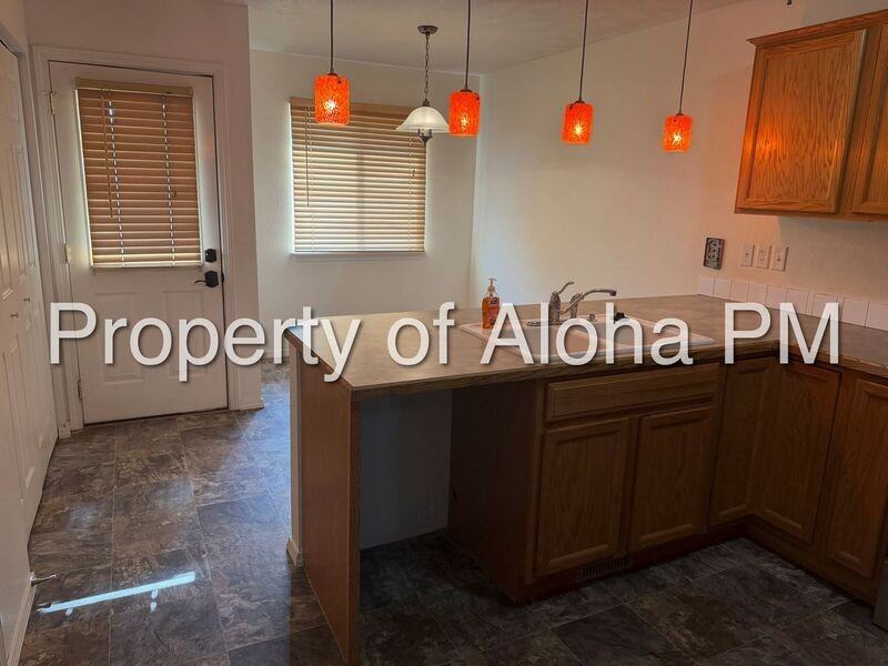 1802 S Broxon St - Photo 6 of 15